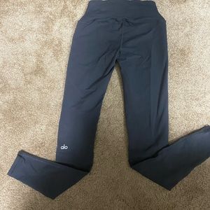 Alo yoga grey perfect condition leggings!! Lower priced than most others !!
